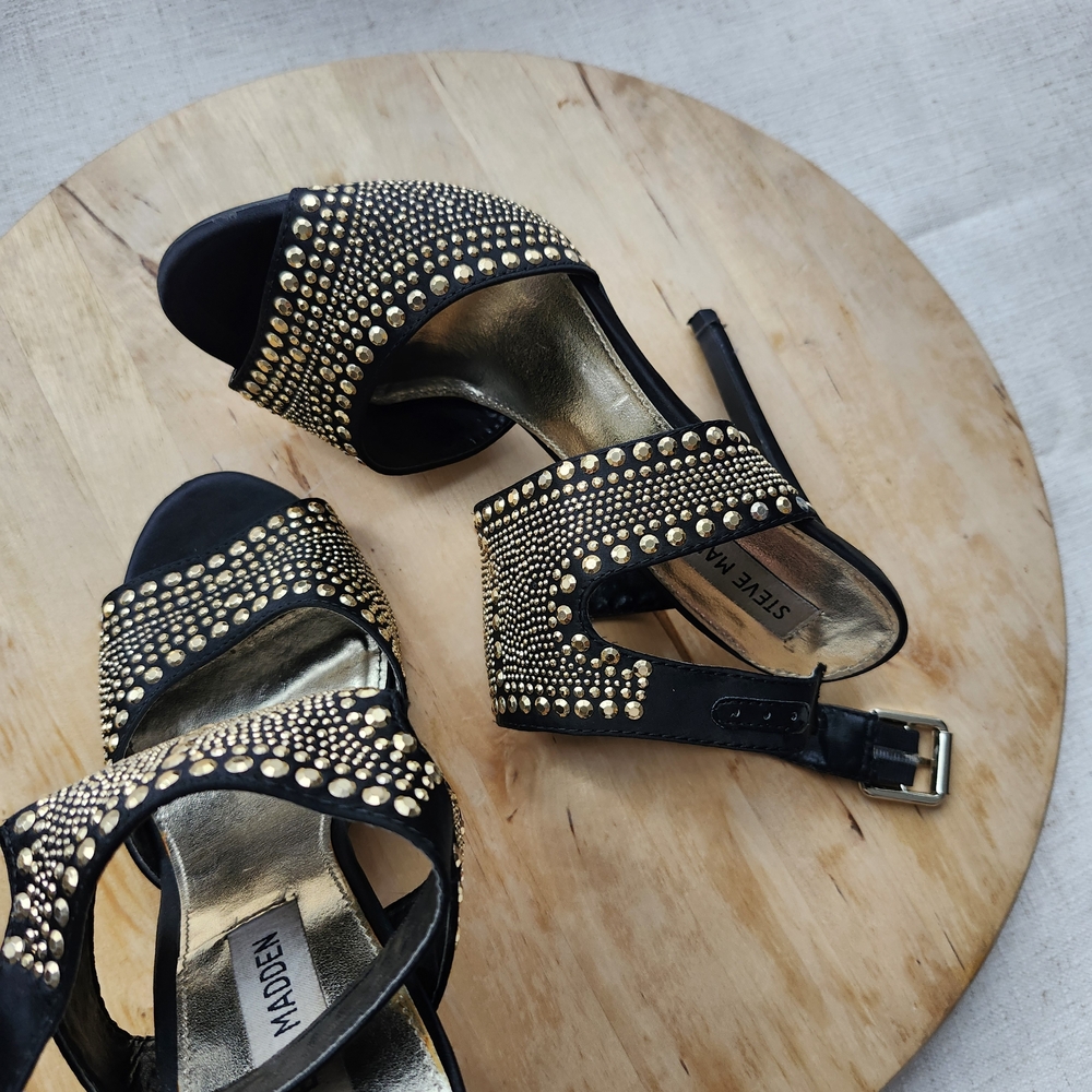 Elegant Black Heels with Gold Accents